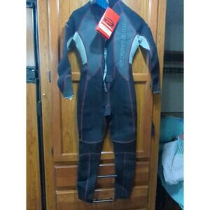 NWT 3mm Wet Suit Aquatics Pinnacle Female Small Black /Gray With Red Trim